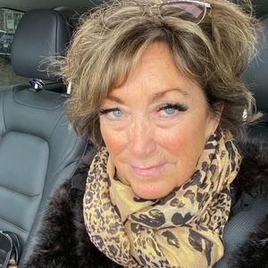 Meet your Posher, Laurie